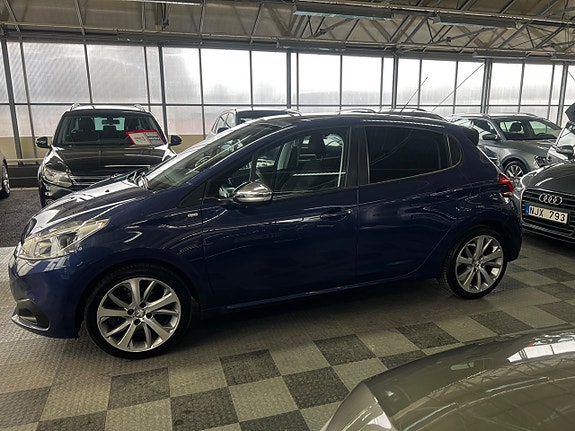 Peugeot 208 3 of 5