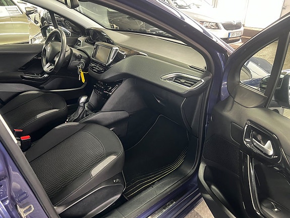 Peugeot 208 10 of 15