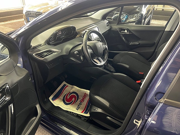 Peugeot 208 4 of 5