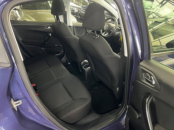 Peugeot 208 9 of 15