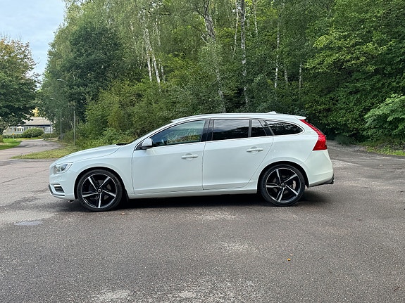 Volvo V60 2 of 7