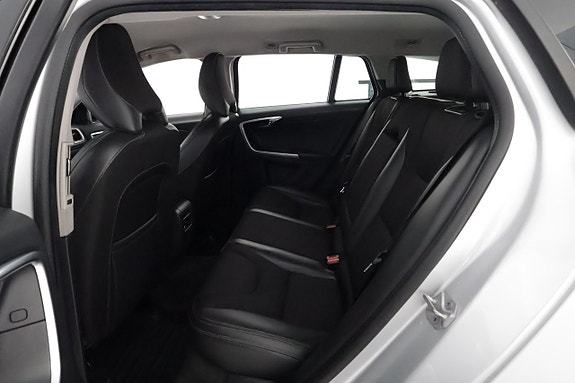 Volvo V60 Cross Country 11 of 23