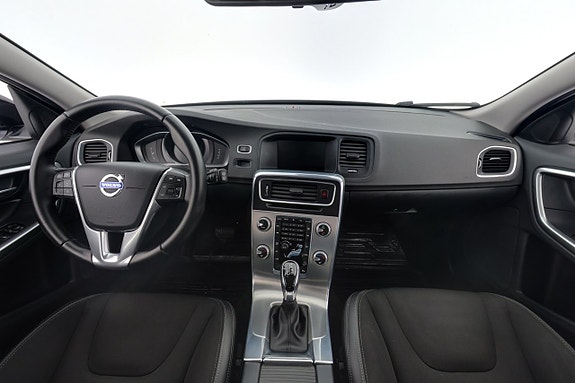 Volvo V60 Cross Country 12 of 23