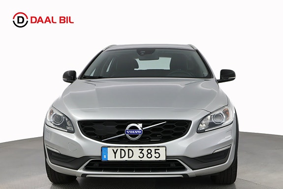 Volvo V60 Cross Country 2 of 5