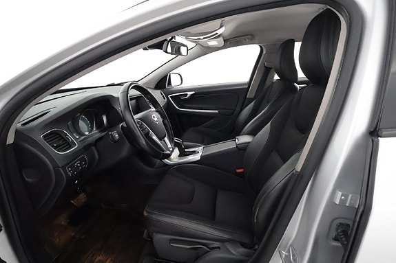 Volvo V60 Cross Country 10 of 23