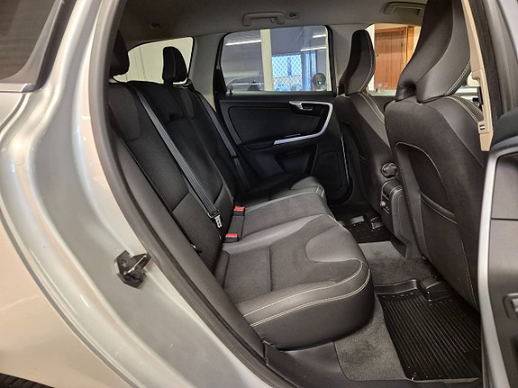 Volvo XC60 14 of 18