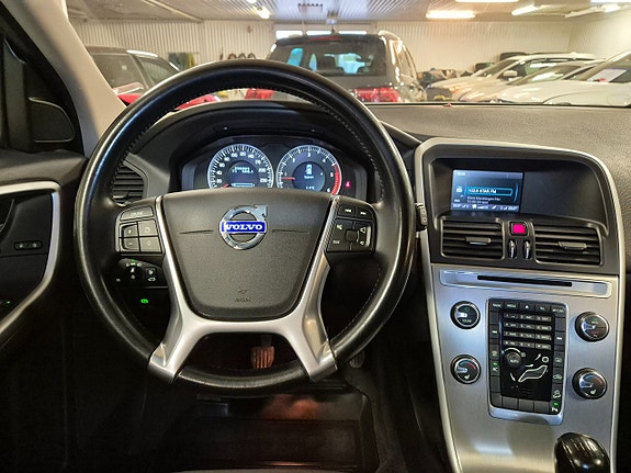 Volvo XC60 8 of 18