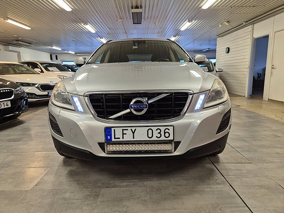 Volvo XC60 2 of 5