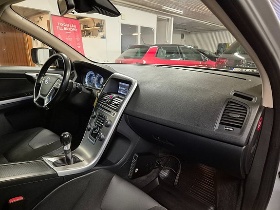 Volvo XC60 10 of 18