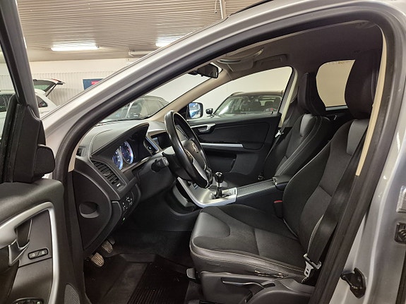 Volvo XC60 11 of 18