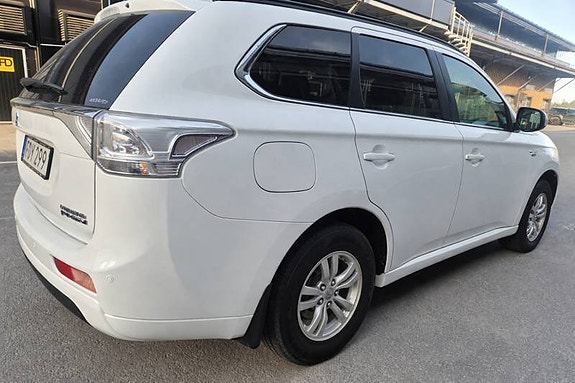 Mitsubishi Outlander 3 of 5