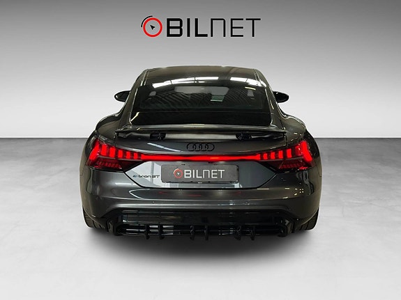 Audi e-tron GT 9 of 15