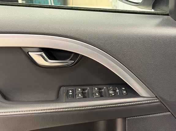 Volvo XC70 10 of 28