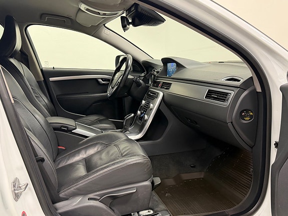 Volvo XC70 26 of 28
