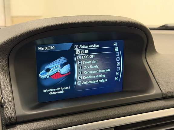 Volvo XC70 18 of 28