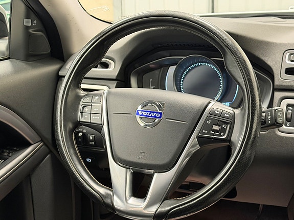 Volvo XC70 13 of 28