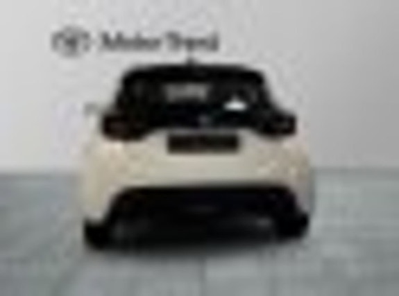 Toyota Yaris 5 of 14