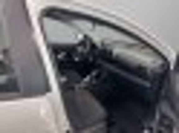 Toyota Yaris 7 of 14