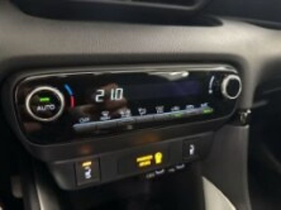 Toyota Yaris 11 of 14