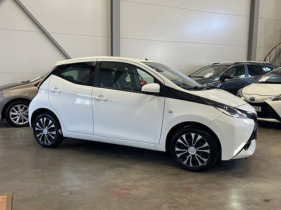 Toyota Aygo 2 of 13