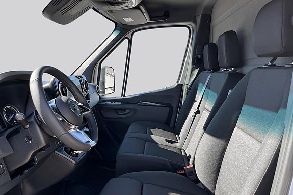 Mercedes-Benz eSprinter 420 8 of 14