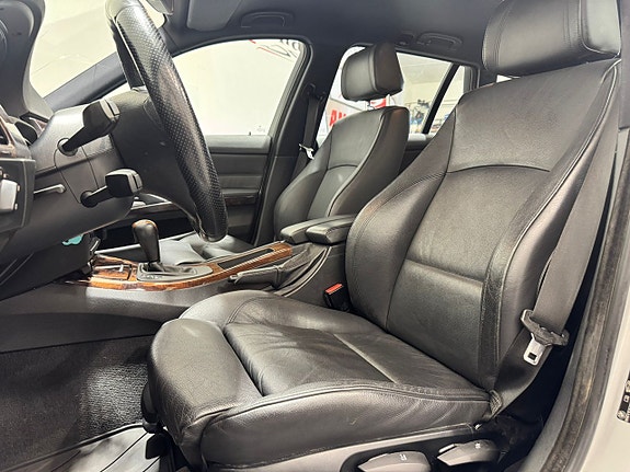 BMW 330i 16 of 20