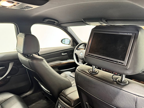 BMW 330i 13 of 20