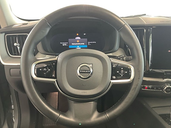 Volvo XC60 11 of 16