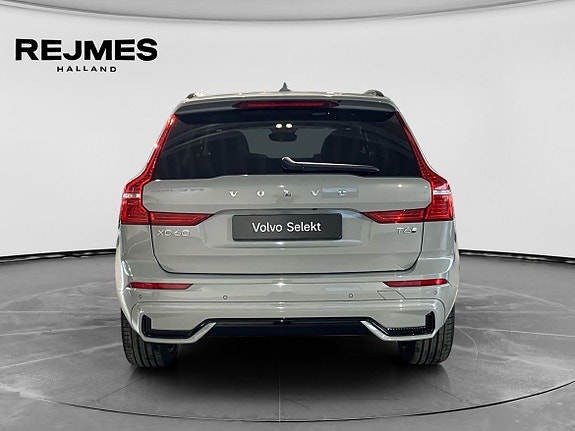 Volvo XC60 8 of 16