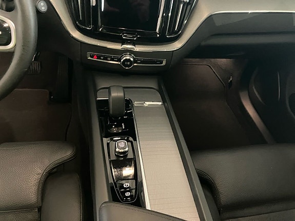Volvo XC60 13 of 16