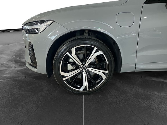 Volvo XC60 10 of 16