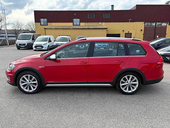 Volkswagen Golf Alltrack 2 of 14