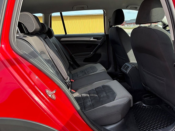 Volkswagen Golf Alltrack 13 of 14