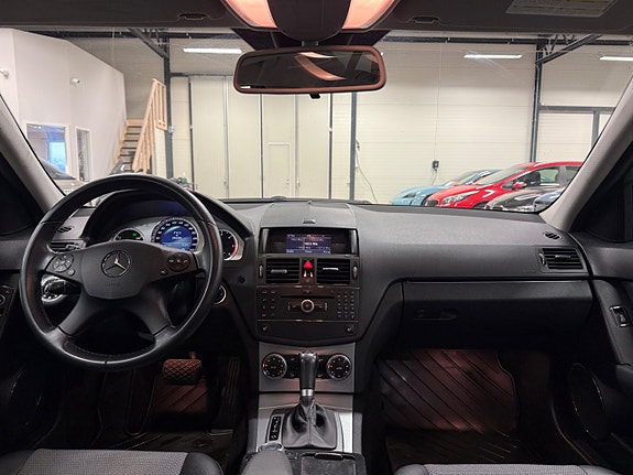Mercedes-Benz C220 15 of 19