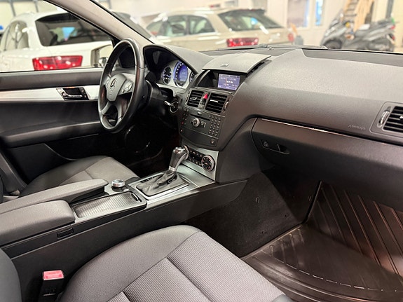 Mercedes-Benz C220 12 of 19