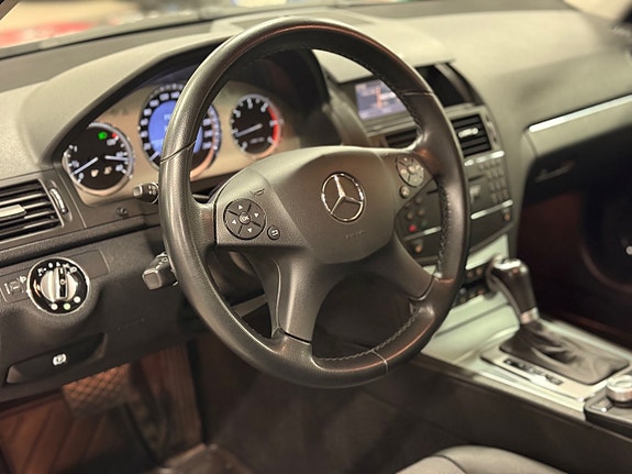 Mercedes-Benz C220 11 of 19