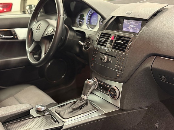 Mercedes-Benz C220 13 of 19