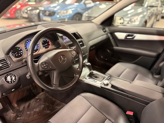 Mercedes-Benz C220 10 of 19