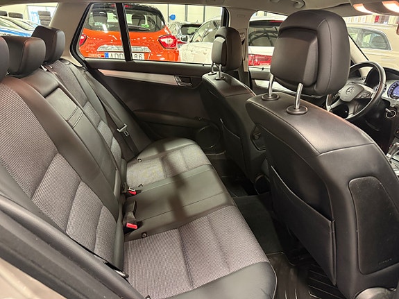Mercedes-Benz C220 17 of 19