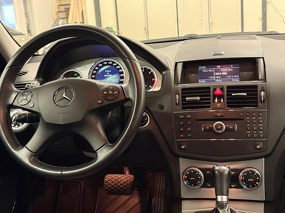 Mercedes-Benz C220 16 of 19