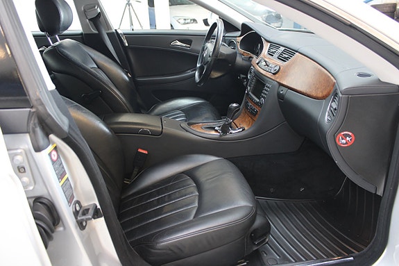 Mercedes-Benz CLS350 9 of 14
