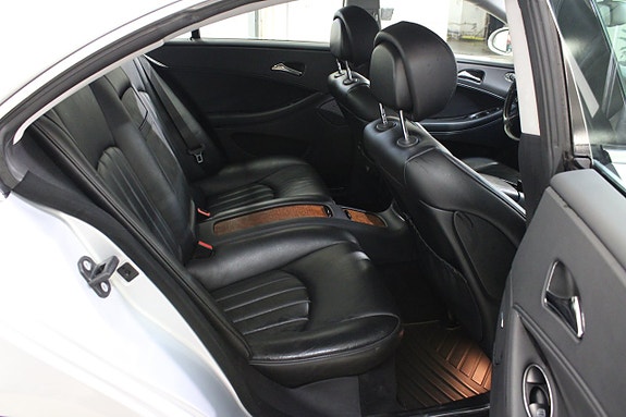 Mercedes-Benz CLS 350 8 of 15