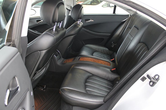 Mercedes-Benz CLS350 8 of 14