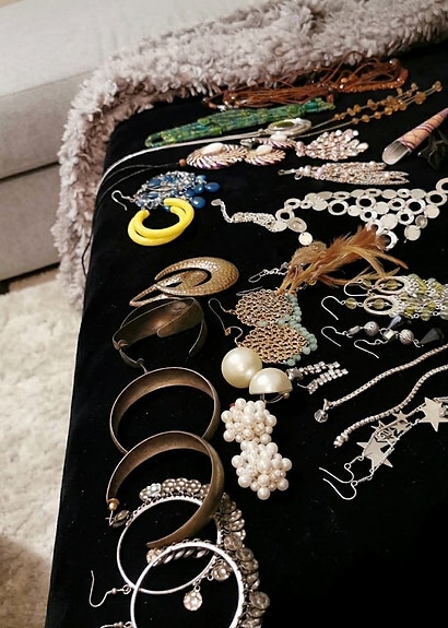 Stort och varierat smyckespaket – Fynda pärlor, stenar och vintage!
