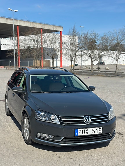 Volkswagen Passat 2 of 12