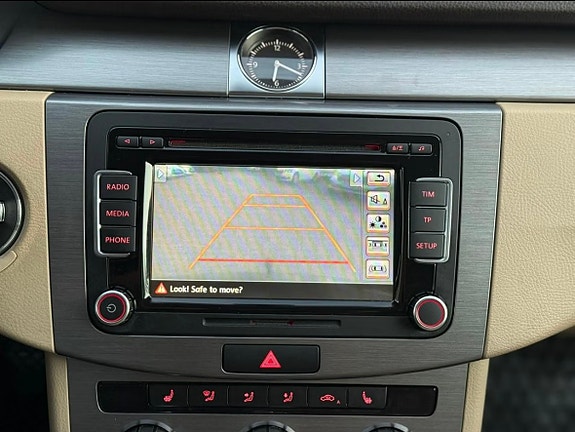 Volkswagen Passat 8 of 12