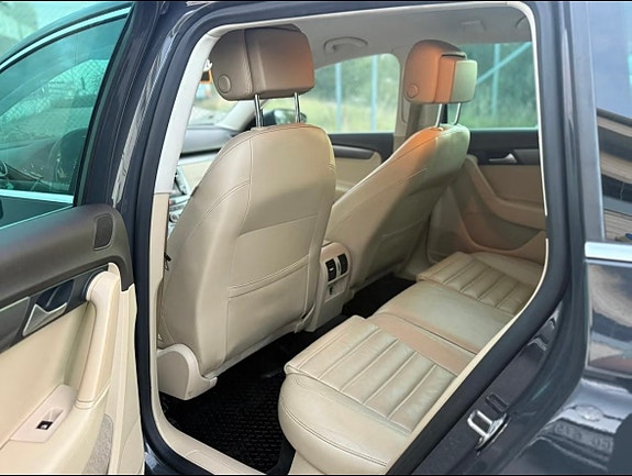 Volkswagen Passat 11 of 12
