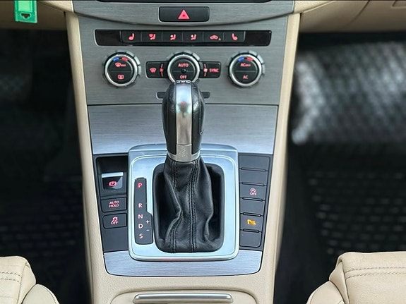 Volkswagen Passat 7 of 12