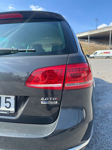 Volkswagen Passat 4 of 12