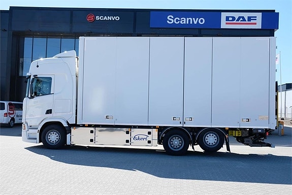 Scania R 560 6x2*4 Ekeri skåpbil